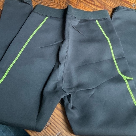 Running Black and Green Leggings - Picture 2 of 3